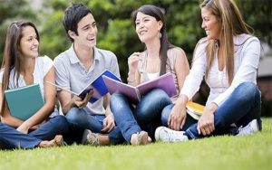 Estudia en un colegio